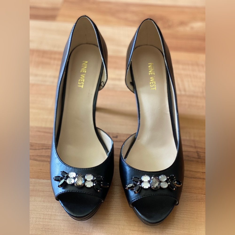 Nine West open toe/peep toe black pumps - Size 10 M w/jewels